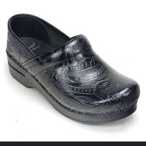 DANSKO Size 39 Black tooled Leather Clogs